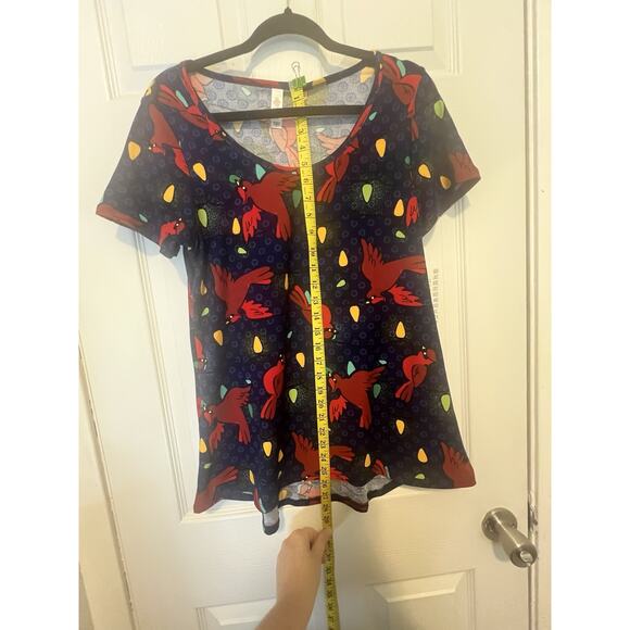 NWT LuLaRoe Classic T Shirt Size S – Holiday Cardinals & Lights Print Soft - Picture 5 of 8